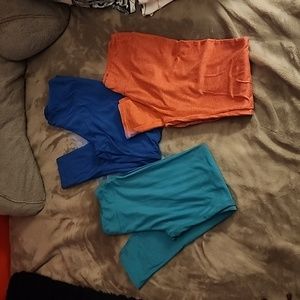 3 pairs of lularoe "OS" plain leggings
